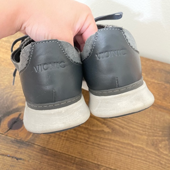 Vionic Taylor 7.5 WIDE gray suede lace up tennis shoes sneakers - Picture 7 of 11